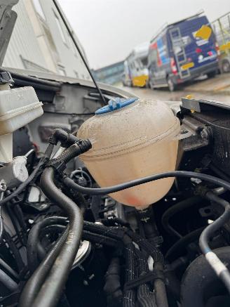 Volkswagen Crafter 35 2.0 TDI L3H3 Highline picture 11