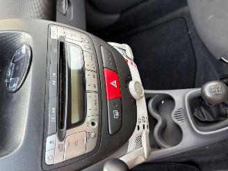 Peugeot 107 1.0-12V XS picture 9