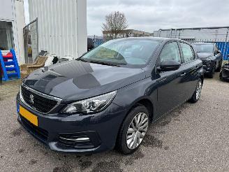 Damaged car Peugeot 308 1.5 BlueHDi Blue Lease 2020/1