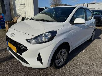 Vaurioauto  passenger cars Hyundai I-10 1.0 Comfort 5-zits 2023/10
