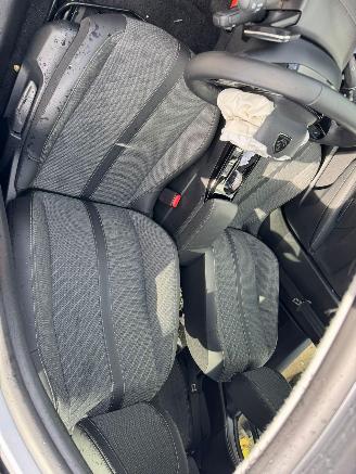 Peugeot 208 1.2 AUTOMAAT Hybrid 110 e-DCS6 Allure picture 17