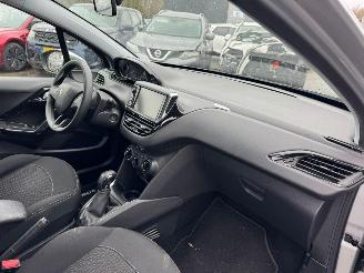 Peugeot 208 1.2 PureTech Blue Lease picture 13