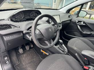 Peugeot 208 1.2 PureTech Blue Lease picture 10