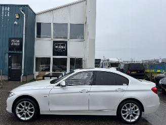 BMW 3-serie 320i  AUTOMAAT Luxury Edition picture 2