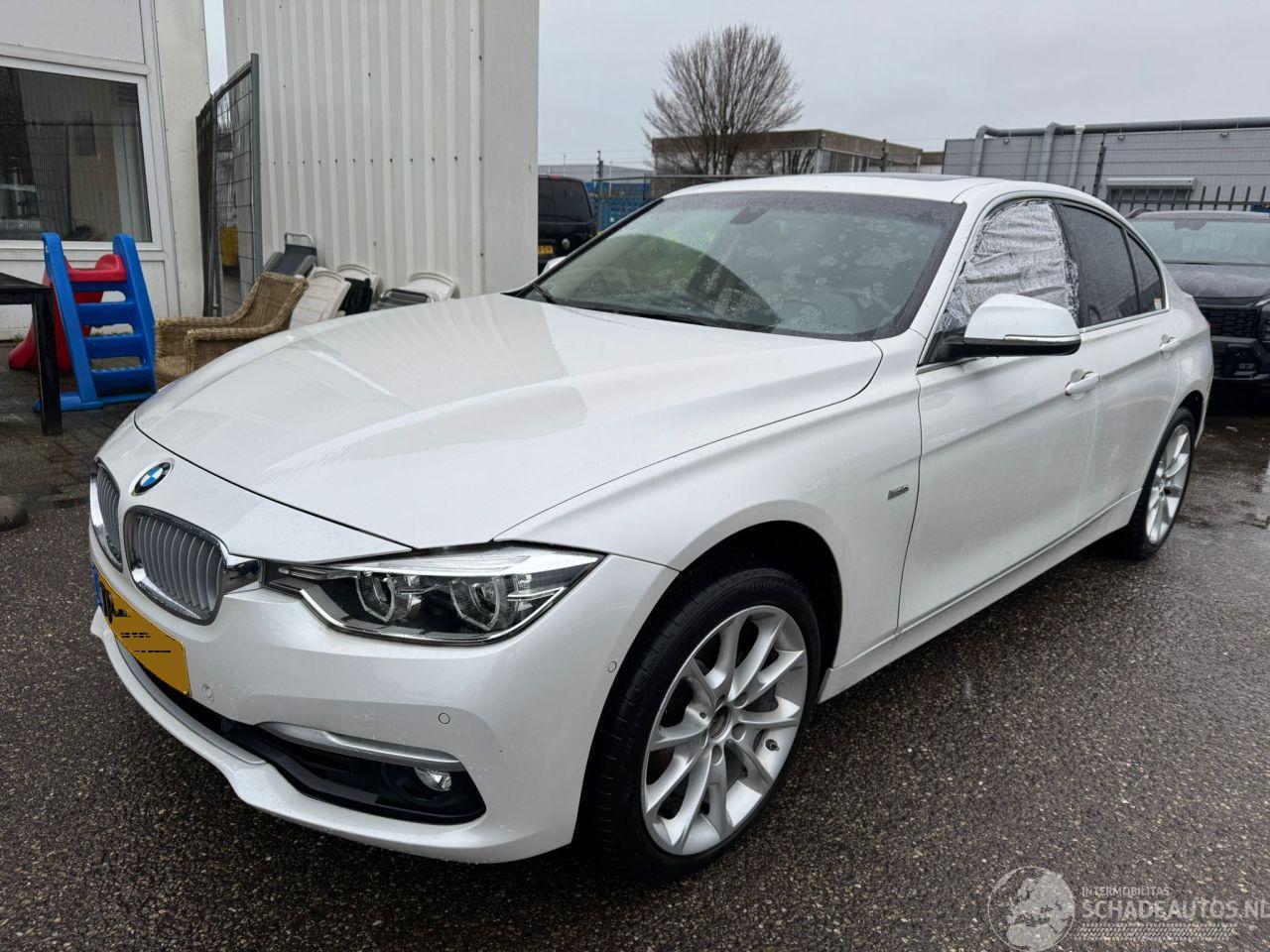 BMW 3-serie 320i  AUTOMAAT Luxury Edition