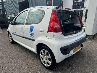 Peugeot 107 1.0-12V XS picture 3