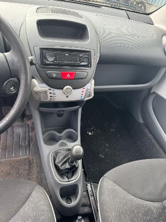 Peugeot 107 1.0-12V XS picture 10