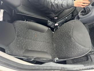 Peugeot 107 1.0-12V XS picture 12