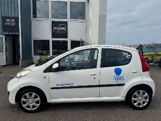Peugeot 107 1.0-12V XS picture 2