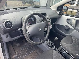 Peugeot 107 1.0-12V XS picture 8