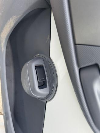 Peugeot 107 1.0-12V XS picture 16