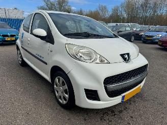 Peugeot 107 1.0-12V XS picture 6