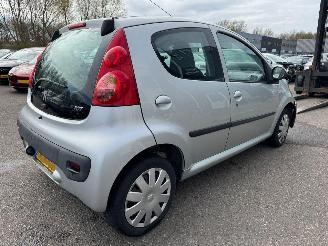 Peugeot 107 1.0-12V XS picture 5
