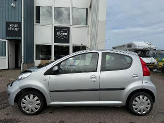 Peugeot 107 1.0-12V XS picture 2