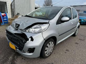 krockskadad bil auto Peugeot 107 1.0-12V XS 2010/11