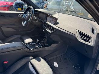 BMW 1-serie 118i AUTOMAAT High Executive picture 16