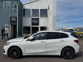 BMW 1-serie 118i AUTOMAAT High Executive picture 2