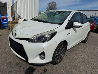 skadebil auto Toyota Yaris 1.5 AUTOMAAT Full Hybrid Dynamic 2014/2