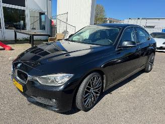 Voiture accidenté BMW 3-serie 320i EfficientDynamics Edition Upgrade Edition 2013/3