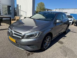 skadebil auto Mercedes A-klasse 180 AUTOMAAT Ambition 2013/3