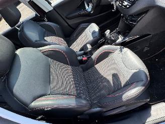 Peugeot 2008 1.2 PureTech GT-line picture 18