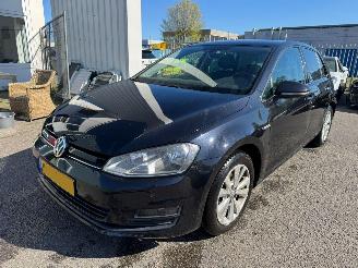 Vaurioauto  passenger cars Volkswagen Golf 1.0 TSI Connected Series 2017/1