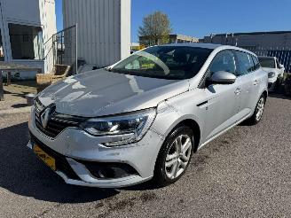 krockskadad bil auto Renault Mégane Estate 1.2 TCe Life 2018/3