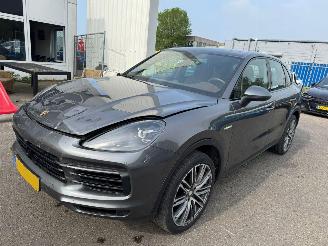 krockskadad bil auto Porsche Cayenne 3.0 AUTOMAAT E-Hybrid 2020/3