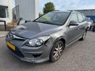 krockskadad bil auto Hyundai I-30 CW 1.4i i-Motion 2012/1