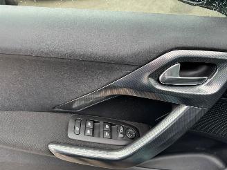 Peugeot 2008 1.2 PureTech Allure picture 18