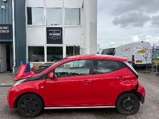Toyota Aygo 1.0 VVT-i x-play picture 2