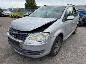 Vaurioauto  passenger cars Volkswagen Touran 1.9 TDI Comfortline Business 2006/12