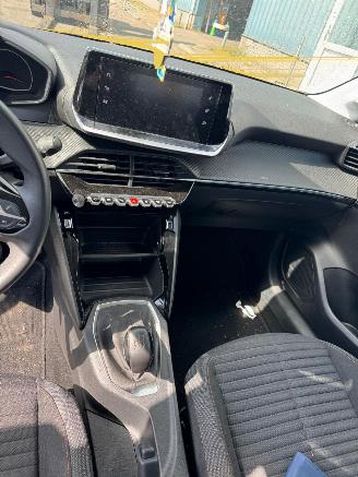 Peugeot 208 1.2 PureTech Active Pack picture 14