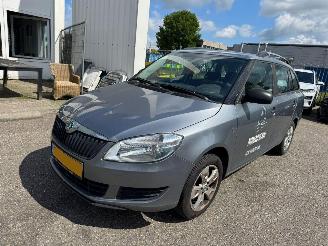 uszkodzony samochody osobowe Skoda Fabia Combi 1.2-12V Fresh 2012/2