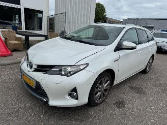 krockskadad bil auto Toyota Auris Touring Sports 1.8 Hybrid Aspiration 2013/6