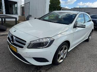 damaged passenger cars Mercedes A-klasse 200 Prestige 2013/7