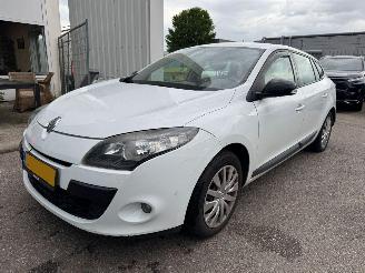 Vaurioauto  passenger cars Renault Mégane Estate 1.5 AUTOMAAT dCi Expression 2011/8