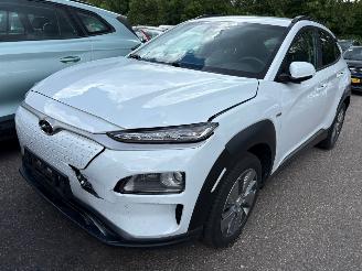 Unfallwagen Hyundai Kona EV Premium 64 kWh 2019/12