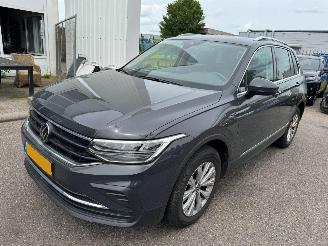 Damaged car Volkswagen Tiguan 1.5 TSIb life Bns 2022/1