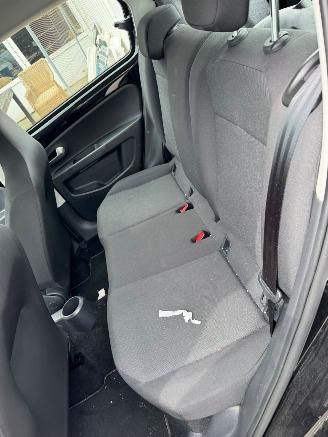 Volkswagen Up! 1.0 picture 14