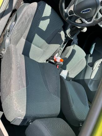 Ford Fiesta 1.6 Ghia picture 15