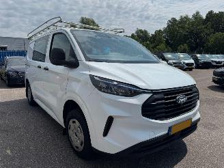 uszkodzony samochody ciężarowe Ford Transit Custom 300 2.0 TDCI L1H1 Trend DC 2024/10