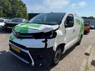 skadebil bedrijf Toyota Proace Worker 2.0 D-4D Professional Long 2022/4
