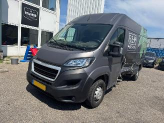 krockskadad bil bedrijf Peugeot Boxer 330 2.2 BlueHDi 120 L2H2 Premium 2021/8