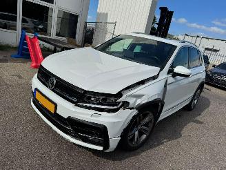 Vaurioauto  passenger cars Volkswagen Tiguan 2.0 AUTOMAAT TSI 4Motion Highline Business R 2019/7