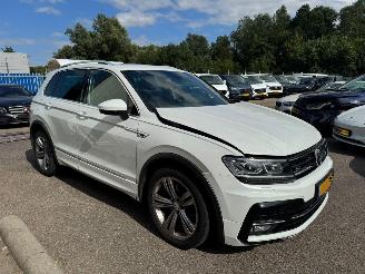 uszkodzony samochody osobowe Volkswagen Tiguan 2.0 AUTOMAAT TSI 4Motion Highline Business R 2019/7