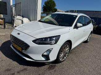 krockskadad bil auto Ford Focus Wagon 1.5 AUTOMAAT  EcoBlue Titanium Business 2020/7
