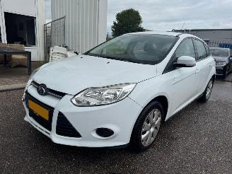 krockskadad bil auto Ford Focus 1.0 EcoBoost Trend 2012/4