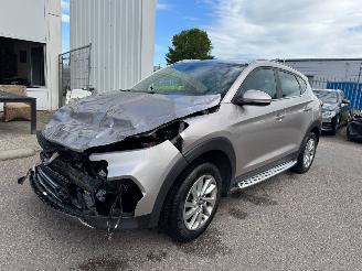 Vaurioauto  passenger cars Hyundai Tucson 1.6 GDi Premium 2016/3