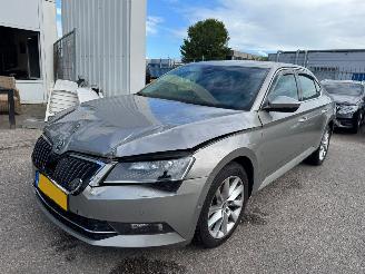 Voiture accidenté Skoda Superb 1.8 AUTOMAAT TSI Style Business 2016/3